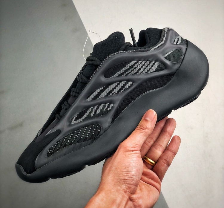 adidas Yeezy 700 v3 [M. 4] - Cliquez sur l'image pour la fermer