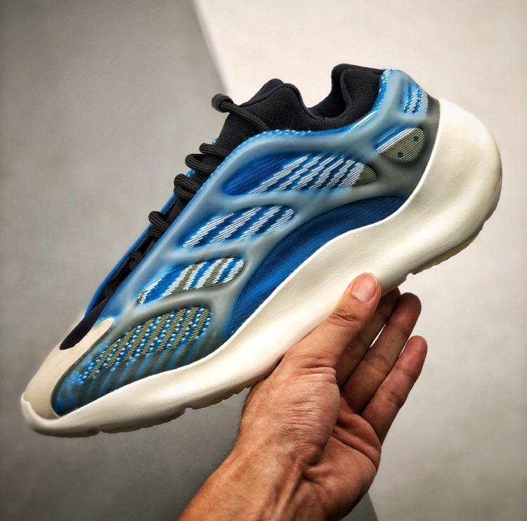 adidas Yeezy 700 v3 [M. 5] - Cliquez sur l'image pour la fermer