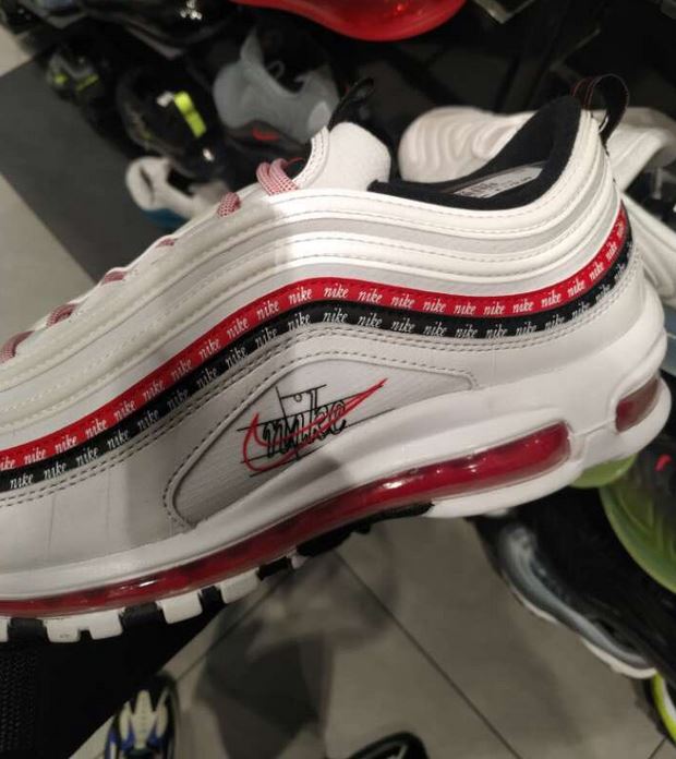 Custom Nike S [R. 4] - Cliquez sur l'image pour la fermer