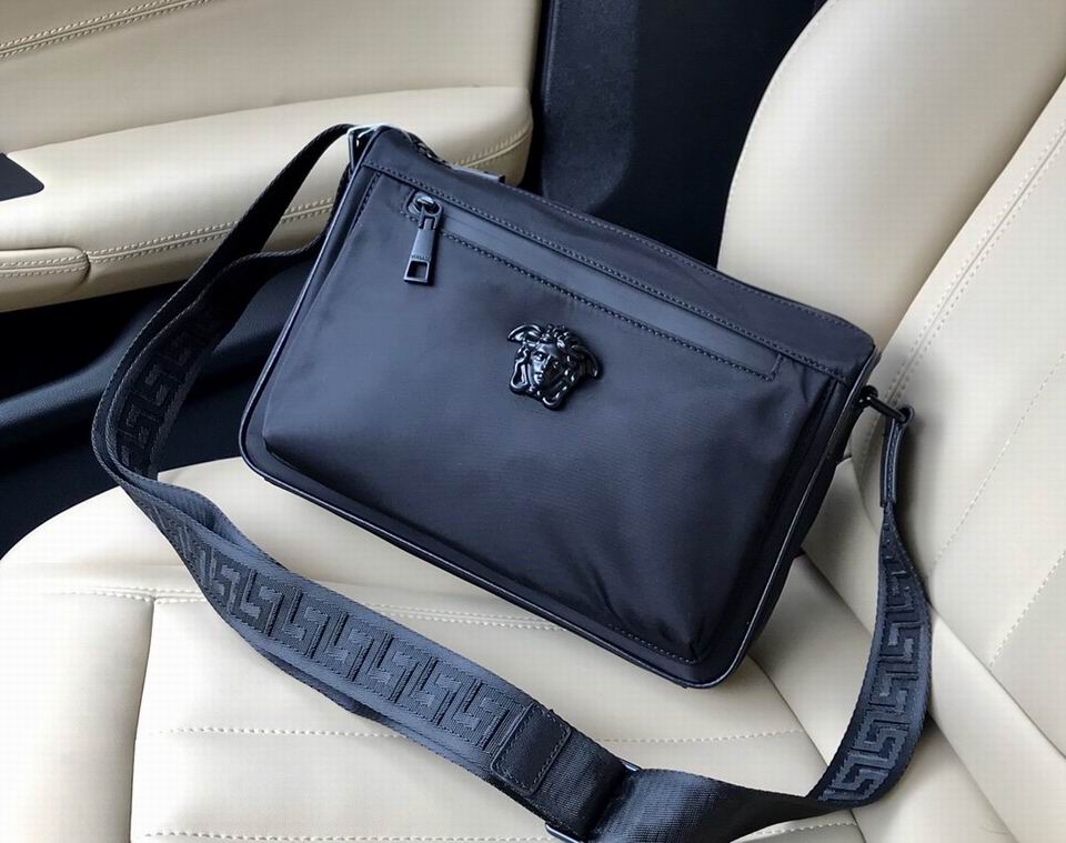 Versace Sacoche [M. 1] - Cliquez sur l'image pour la fermer