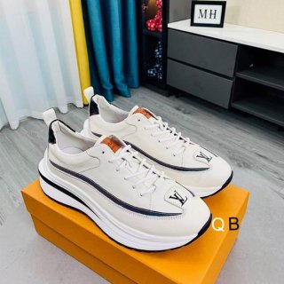 Louis Vuitton Trainer [M. 10]