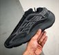 adidas Yeezy 700 v3 [M. 4]